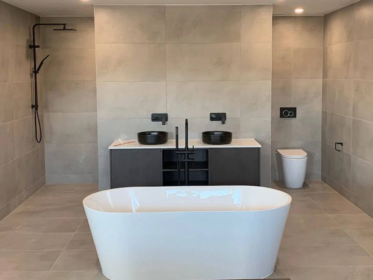 Darker bathroom design is more popular in 2020